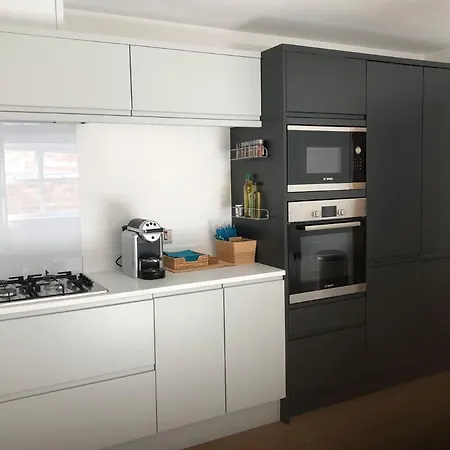 Fabulous One Bedroom In Centre *