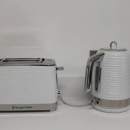 Fabulous One Bedroom In Centre * 里彭