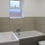 Fabulous One Bedroom In Centre דירה *