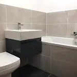 Fabulous One Bedroom In Centre דירה ריפון