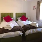 Fabulous One Bedroom In Centre דירה *